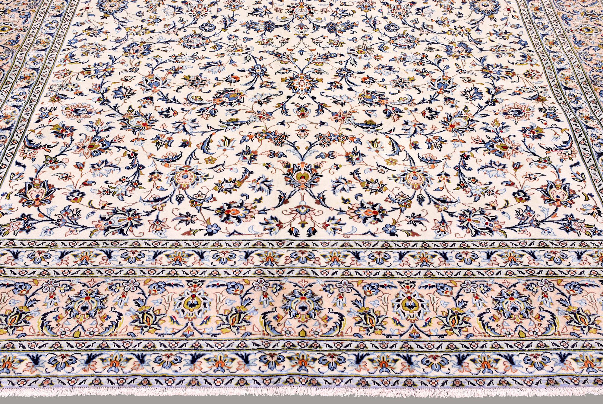A carpet, Kashan, signed, ca 402 x 296 cm.