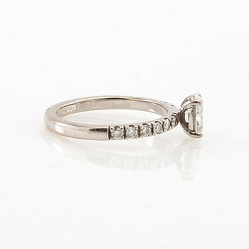 Ring, Patrik af Forselles, med ovalslipad diamant ca 0.57 ct.