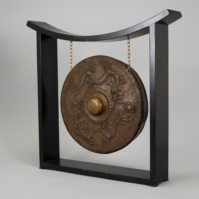 An oriental brass gong-gong, 20th century.