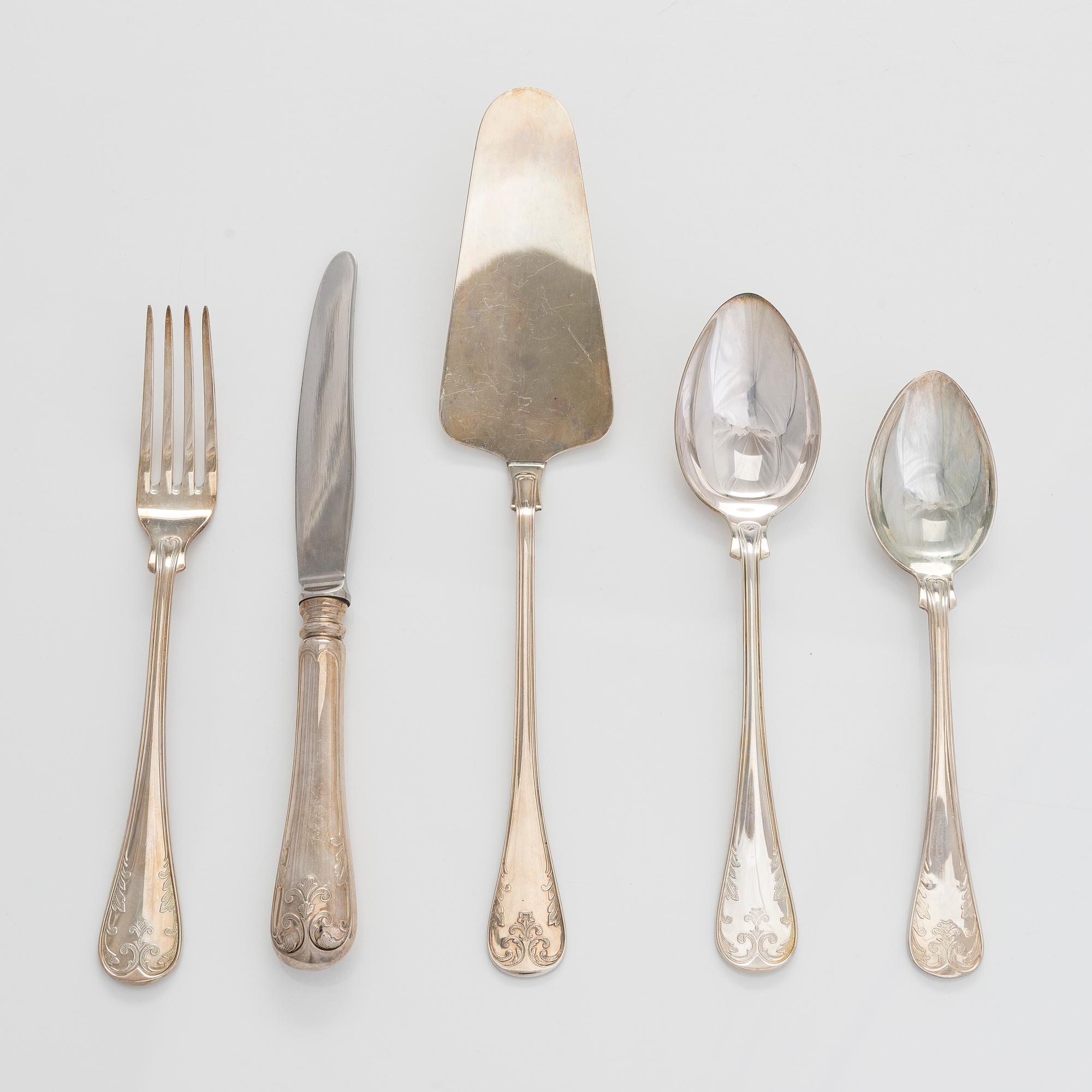 Ruokailuvälineet, 49 osaa, "Gammal Fransk", hopeaa (830), GAB 2004-2005.