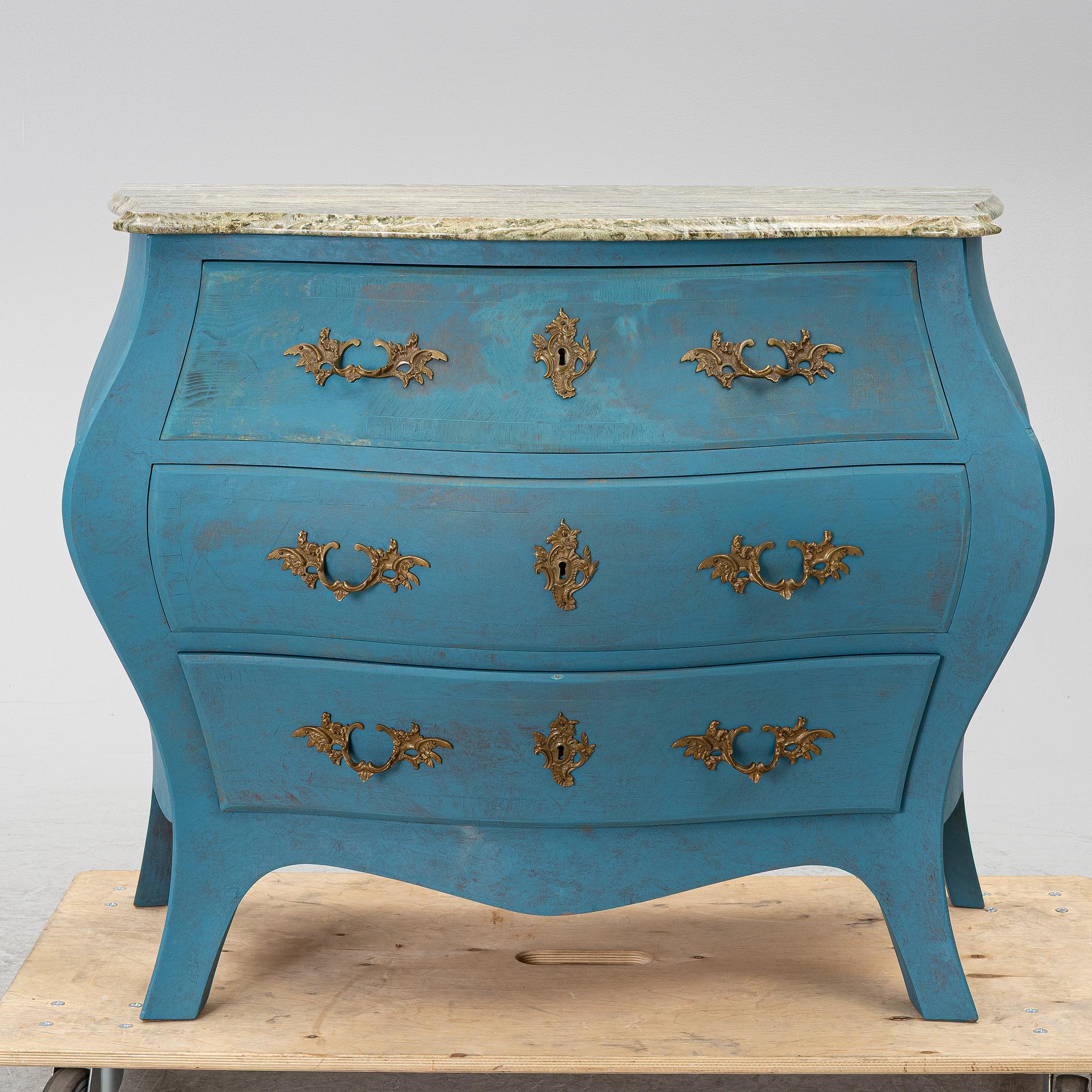 A Rococo style chest of drawers, early 20th century.
