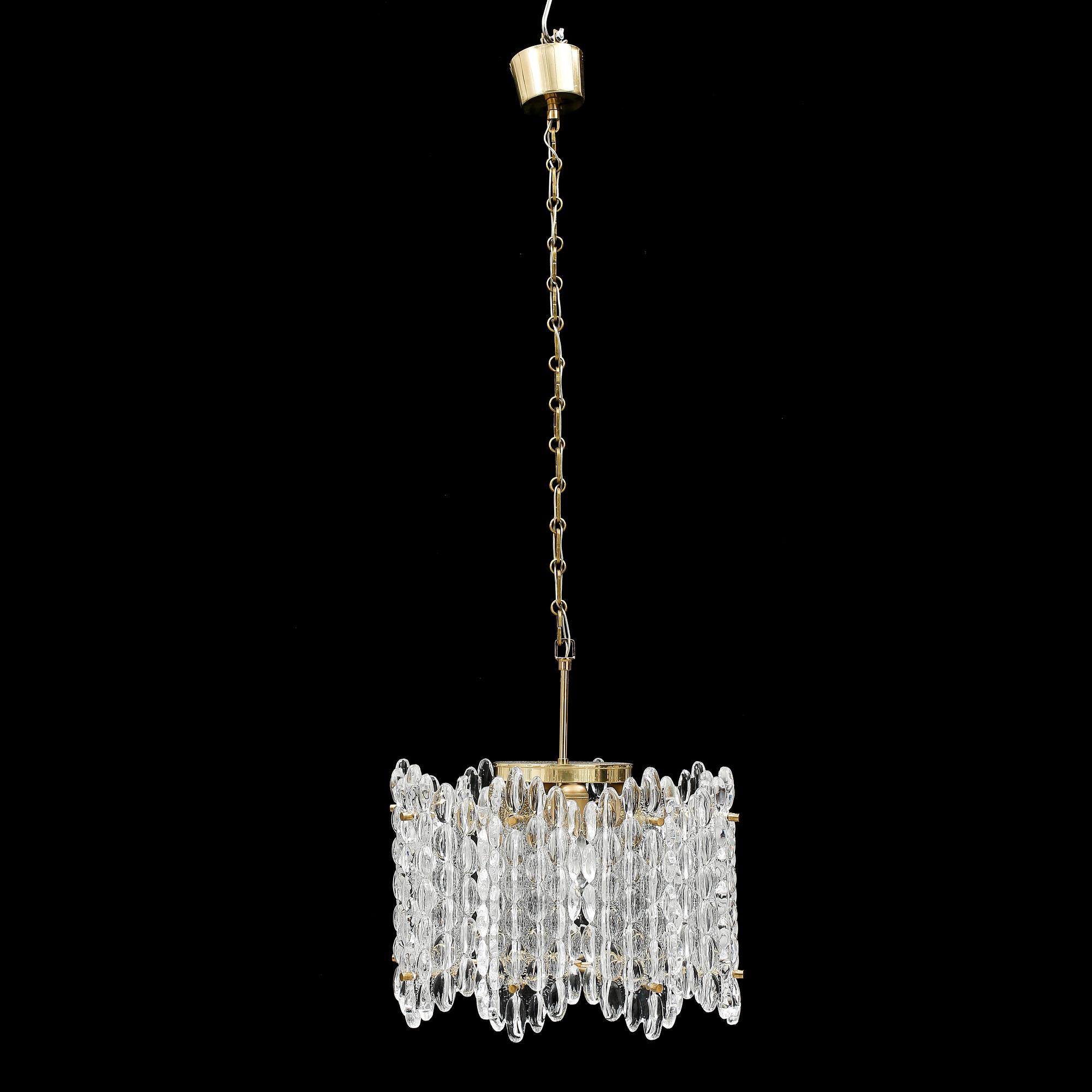 TAKLAMPA, glas och mässing, Carl Fagerlund, Orrefors, 1900-talets andra hälft.