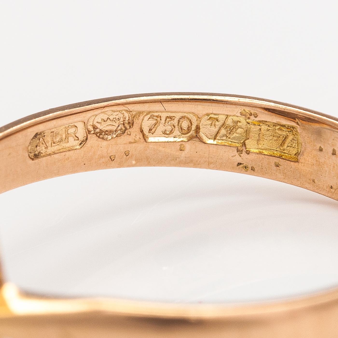 An 18K gold ring with diamonds ca. 0.43 ct in total. Aake Lionel Röyskö, Tampere 1971.
