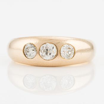 Ring in 14K gold with three old-cut diamonds totalling approximately 0.65 ct.