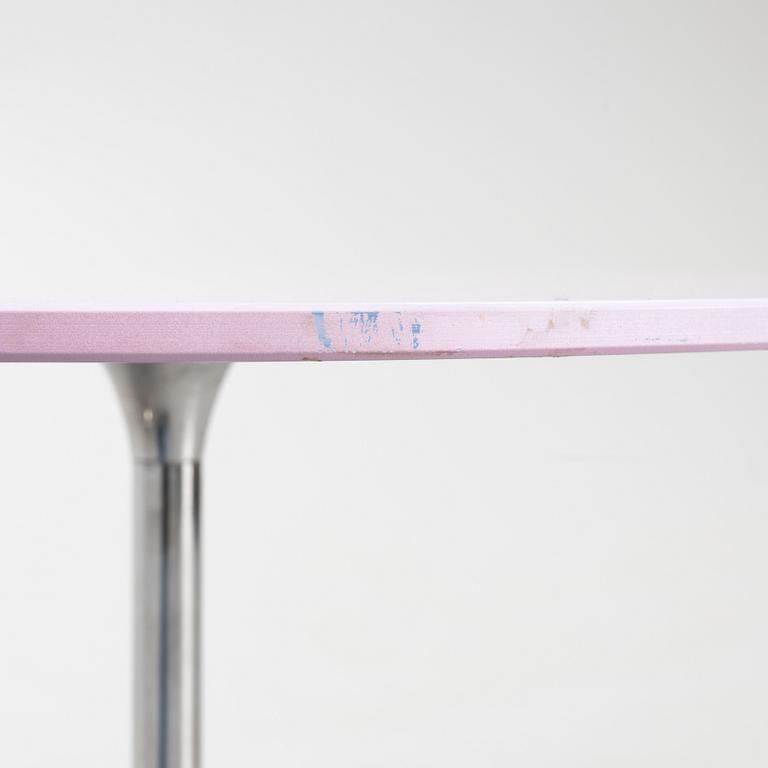 Sidobord, ett par, "Tulip coffee tables" by Arper.