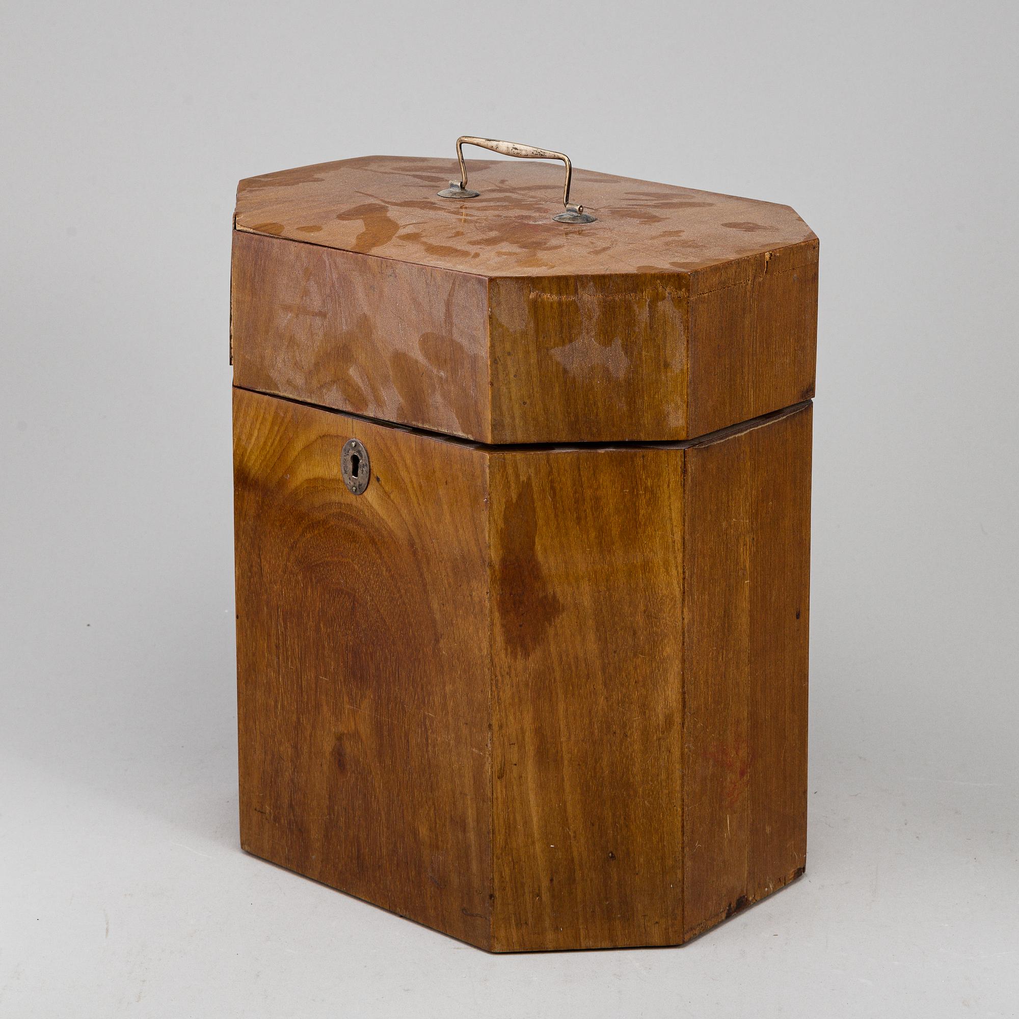 A gustavian style mahogany box with 4 glass bottles, circa 1900.