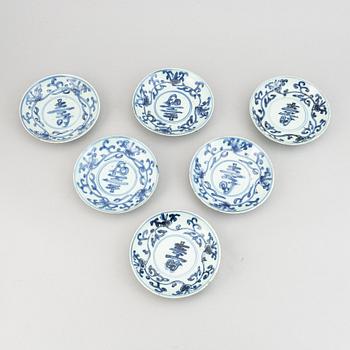 A set of six blue and white dishes, China, Ming dynasty (1368-1644).