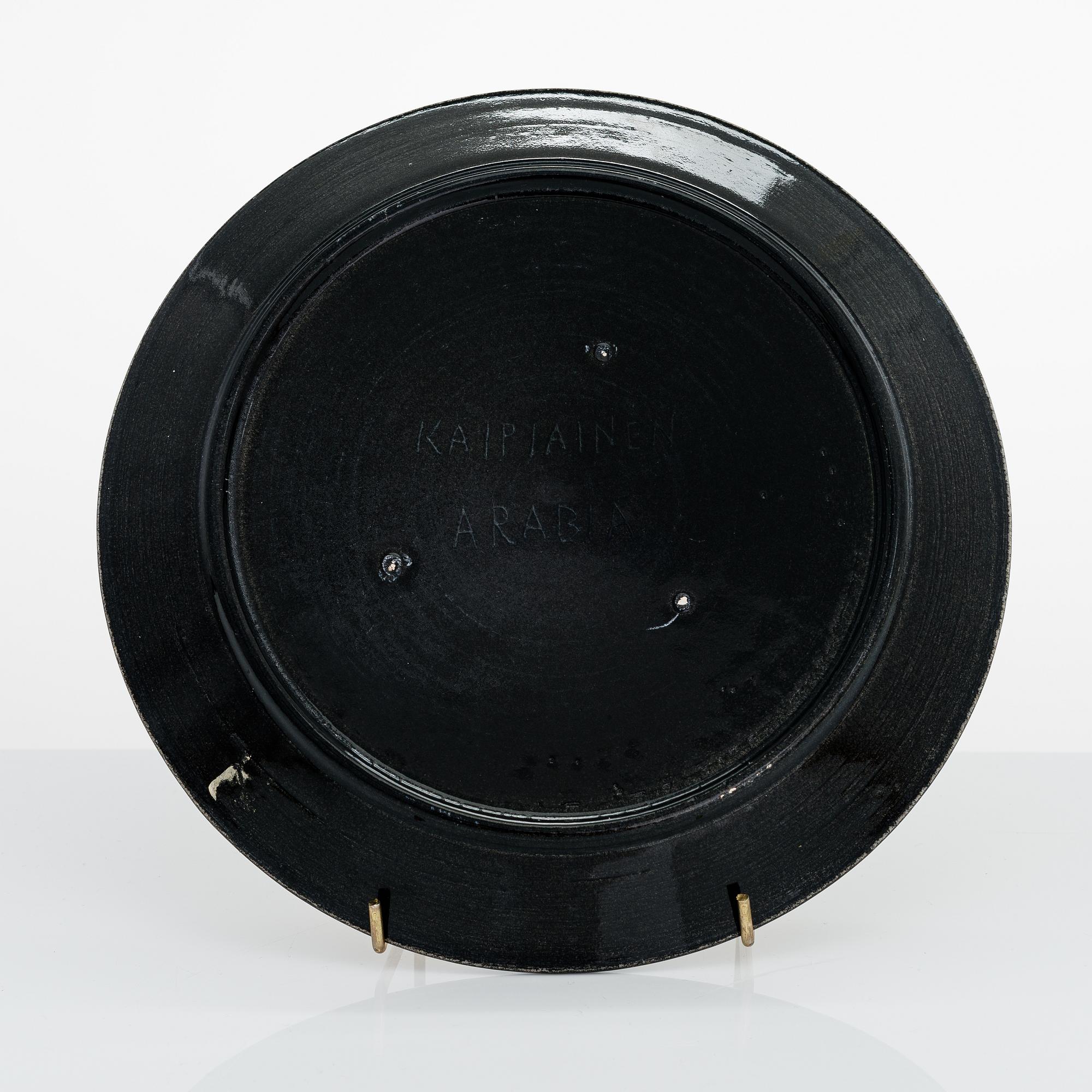 BIRGER KAIPIAINEN, a decorative plate signed Kaipiainen Arabia.