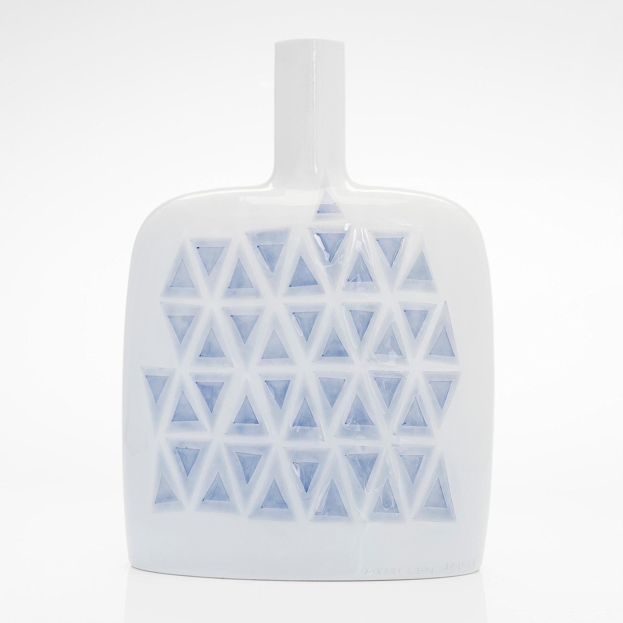 Inkeri Leivo, pullo, posliinia, signeerattu Inkeri Leivo, Arabia.