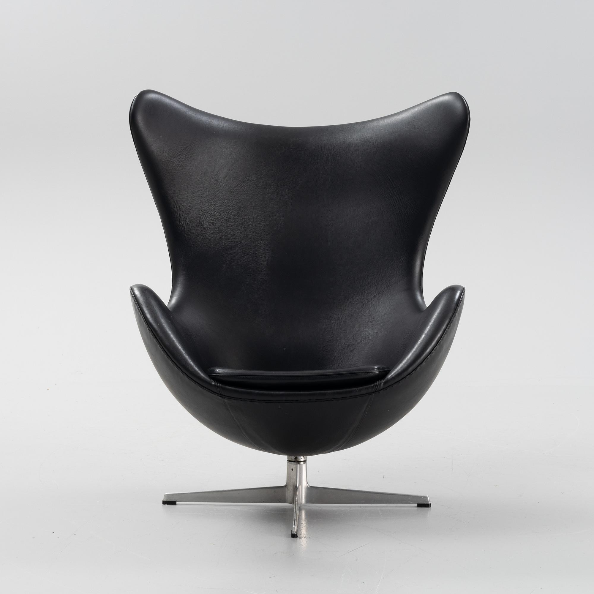 Arne Jacobsen, a black leather 'Egg' lounge chair from Fritz Hansen, Denmark.