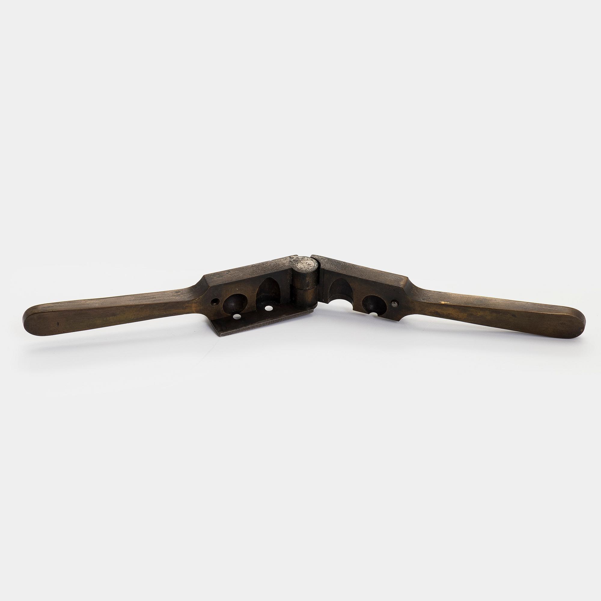 A Colt 1860 Army percussion revolver, serial no. 35171, manufactured 1862. Certificate included.