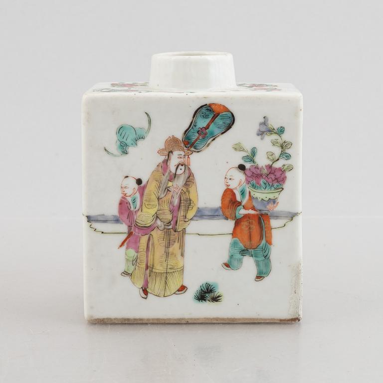 A famille rose tea caddy, Qing dynasty, 19th century.