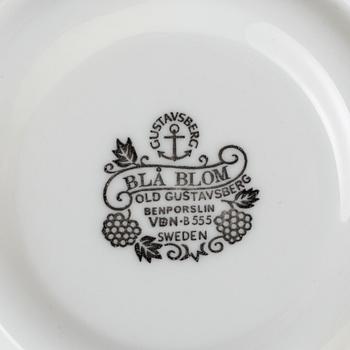 SERVISPORSLIN, 24 snarlika delar, "Blå Blom", Gustavsberg, 1900-tal.