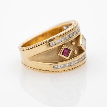 Ring, 18k guld, prinsesslipad diamant och röd sten.