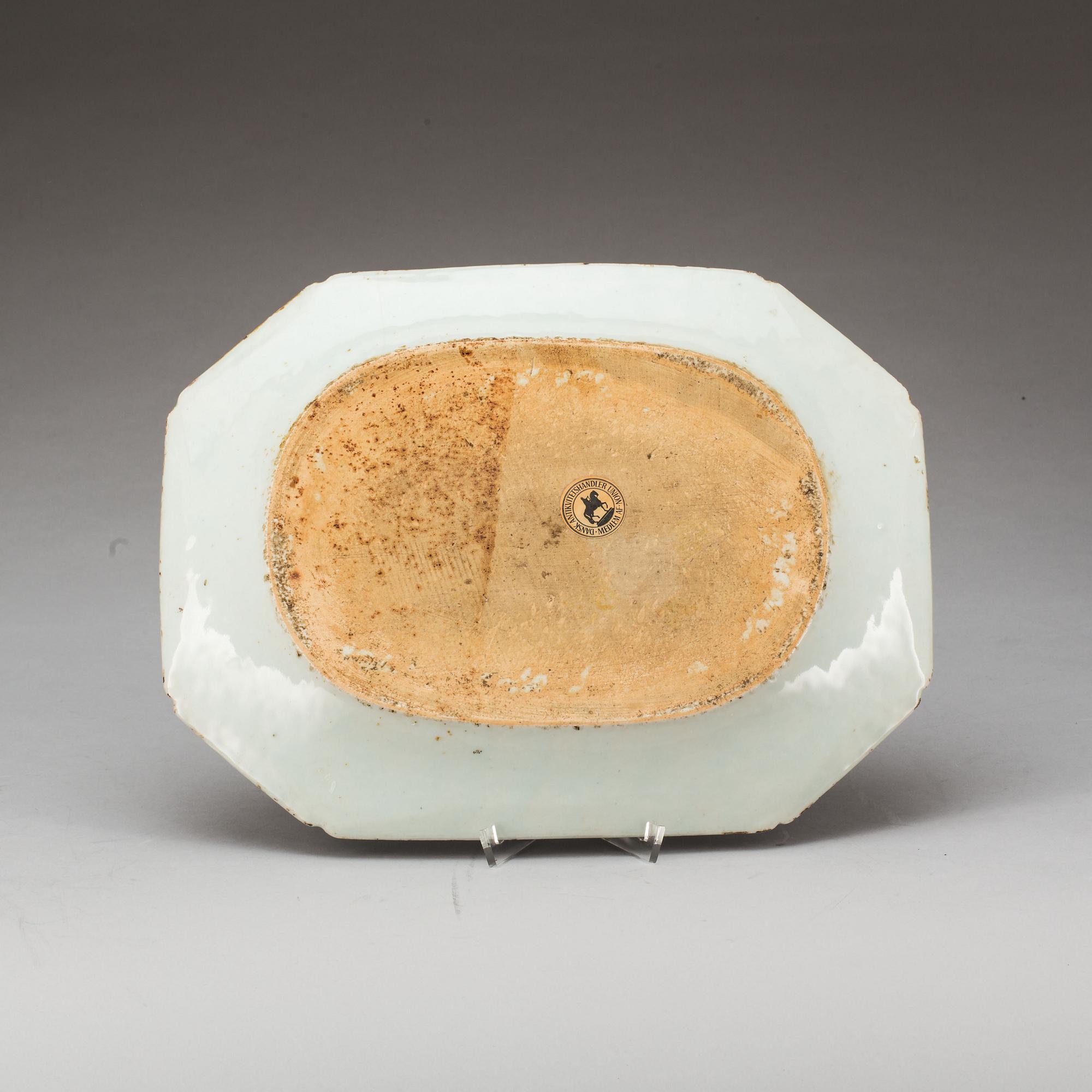 STEKFAT, porslin, Kina Qianlong (1736-95).