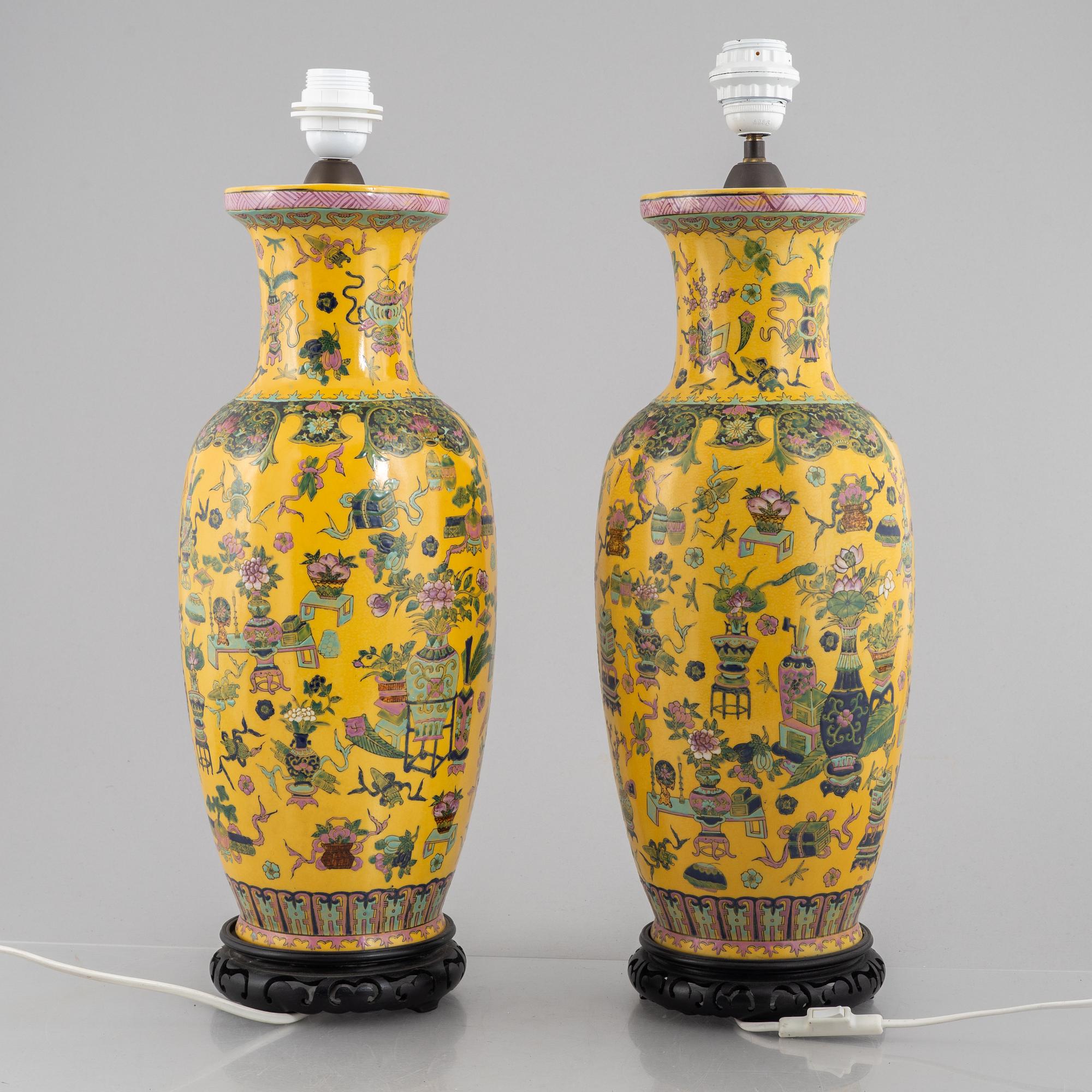 Bordslampor, ett par, Kina, 1900-talets andra hälft.