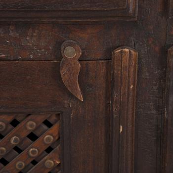 Sideboard / cupboard, late 20th / early 21th century.