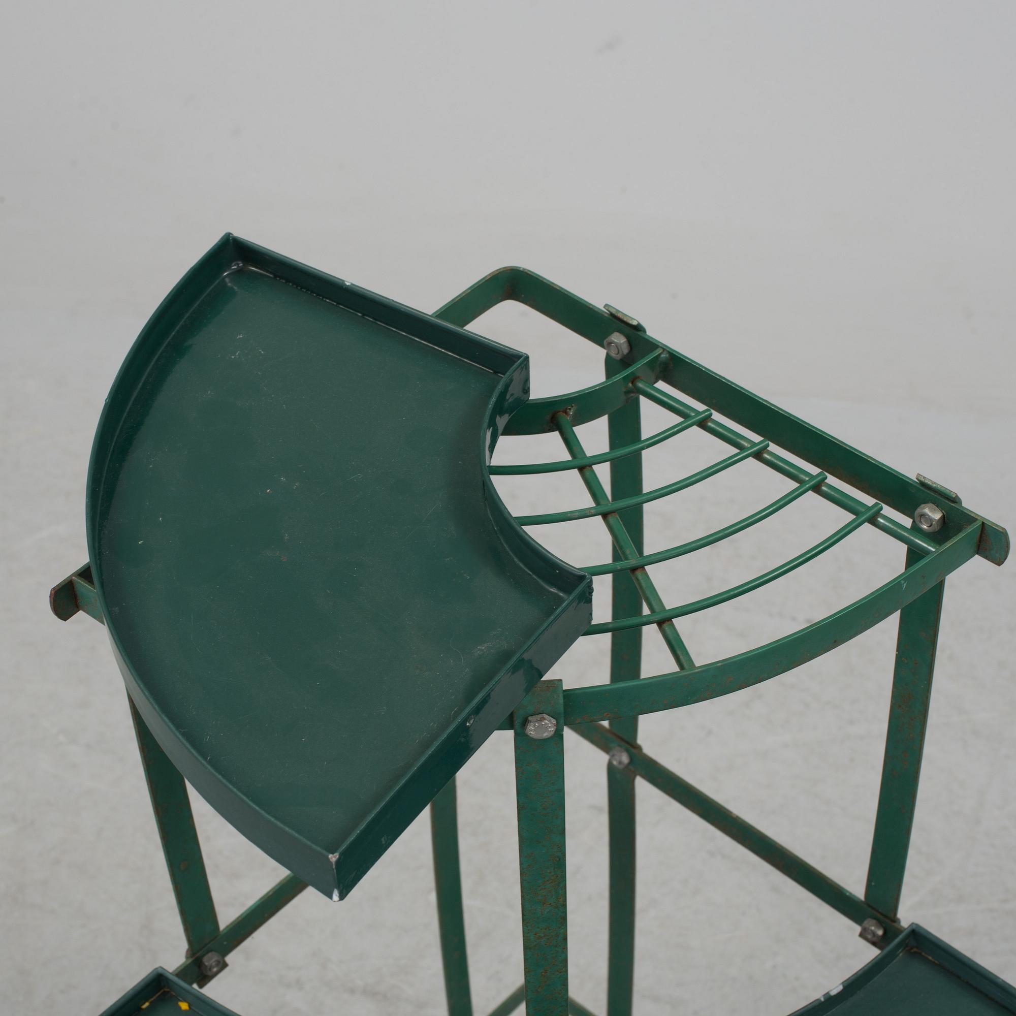 An English Smith and Hawken Plant stand, second half of the 20th century.