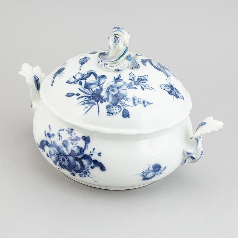 A blue and white tureen with cover, Meissen like mark, 19th century.