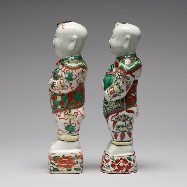 FIGURINER, två stycken, porslin. Qingdynastin, Kangxi (1662-1722).