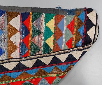 MATTA, modern tillverkning, ca 340 x 130 cm.