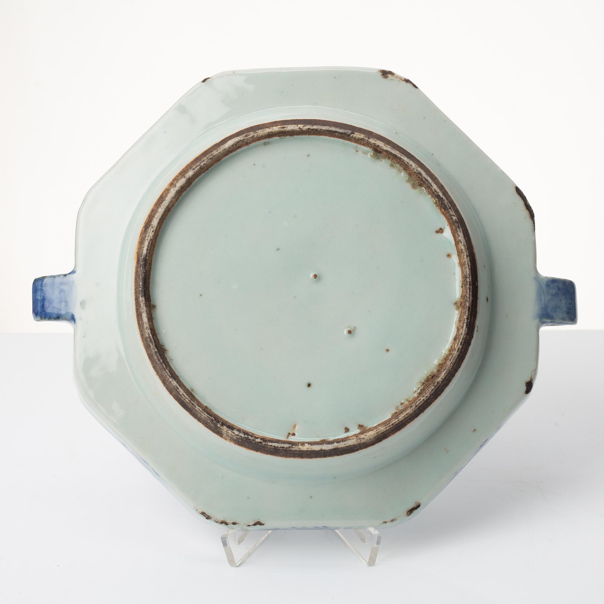 A blue and white hot water dish, Qing dynasty, Qianlong (1736-95).