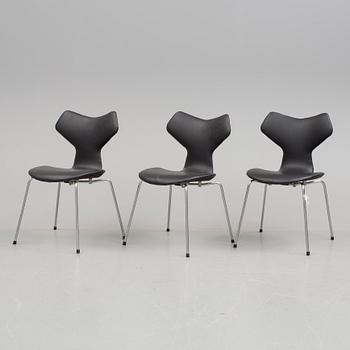 STOLAR, 3 stycken, "Grand Prix", Arne Jacobsen, 1900-talets andra hälft. Modellen formgiven 1955.