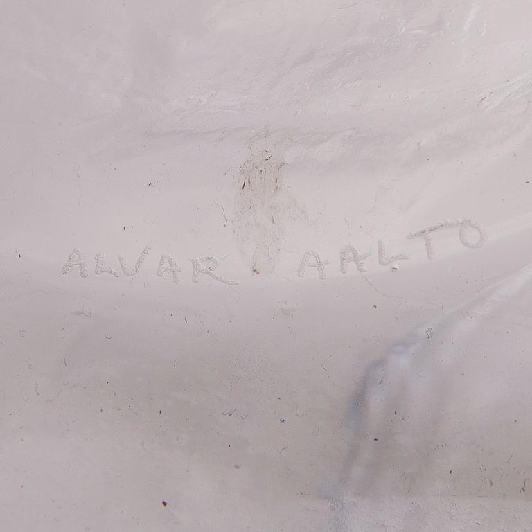 A 1950s/1960s vase signed Alvar Aalto.
