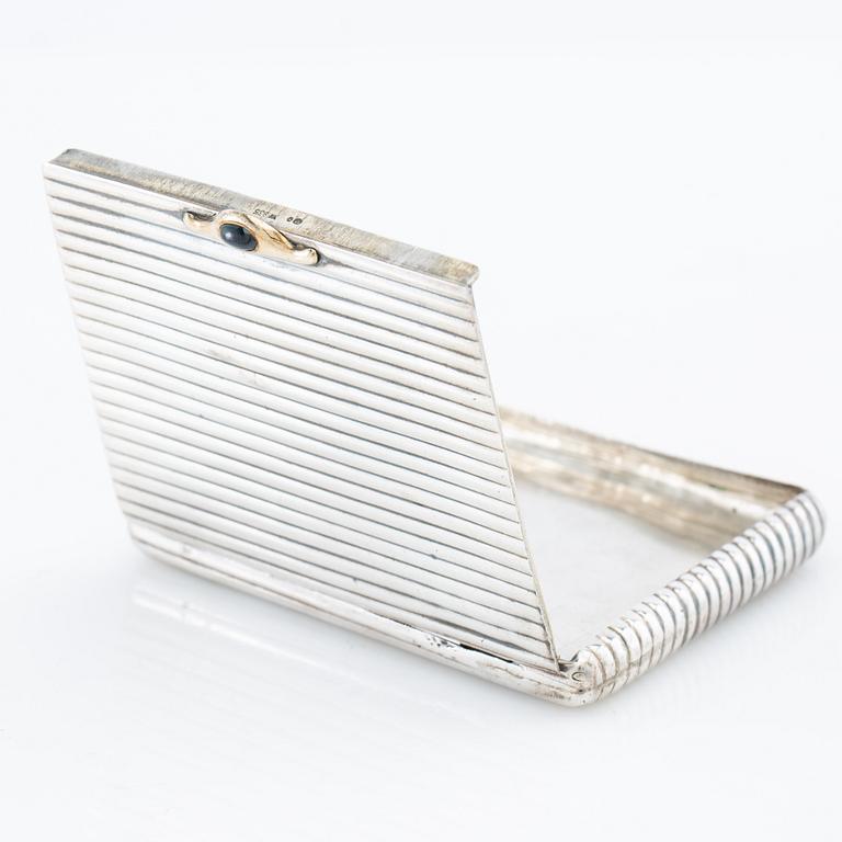 Cigarette case of silver with a cabochon-cut blue stone, first half of the 20th century.