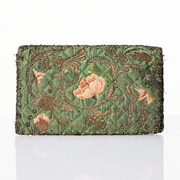 A swedish silk wallet, ca  18,5 x 11,5 cm, dated 1777.