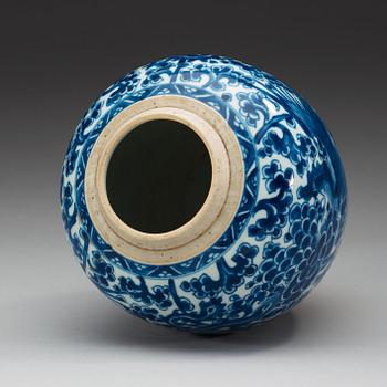 A blue and white jar, Qing dynasty, Kangxi (1662-1722).