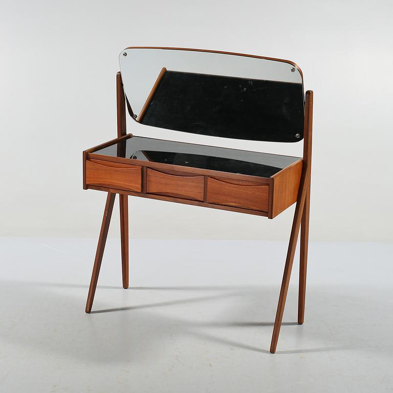 SMINKBORD, 1900-talets tredje kvartal.
