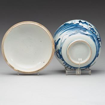 SKÅL med LOCK, porslin. Japan, omkring 1700.