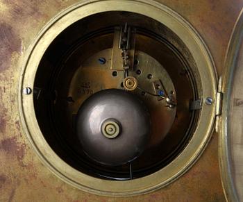 BORDSPENDYL, Louis XVI-stil. 1800-talets slut, Paris.