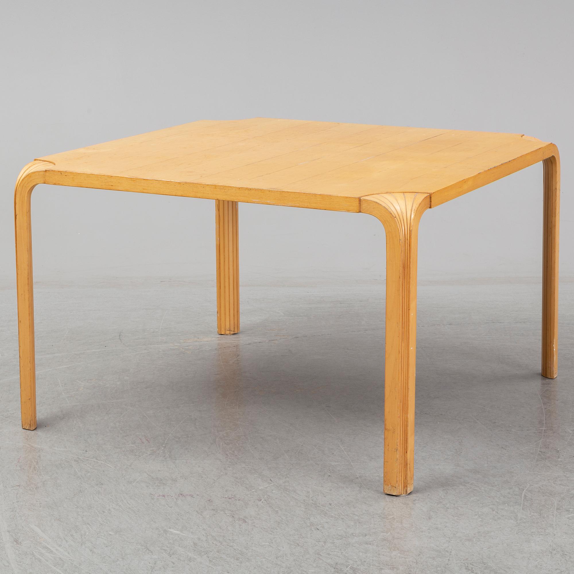 ALVAR AALTO, soffbord, björk samt karmstolar ett par, modell 46, Artek.