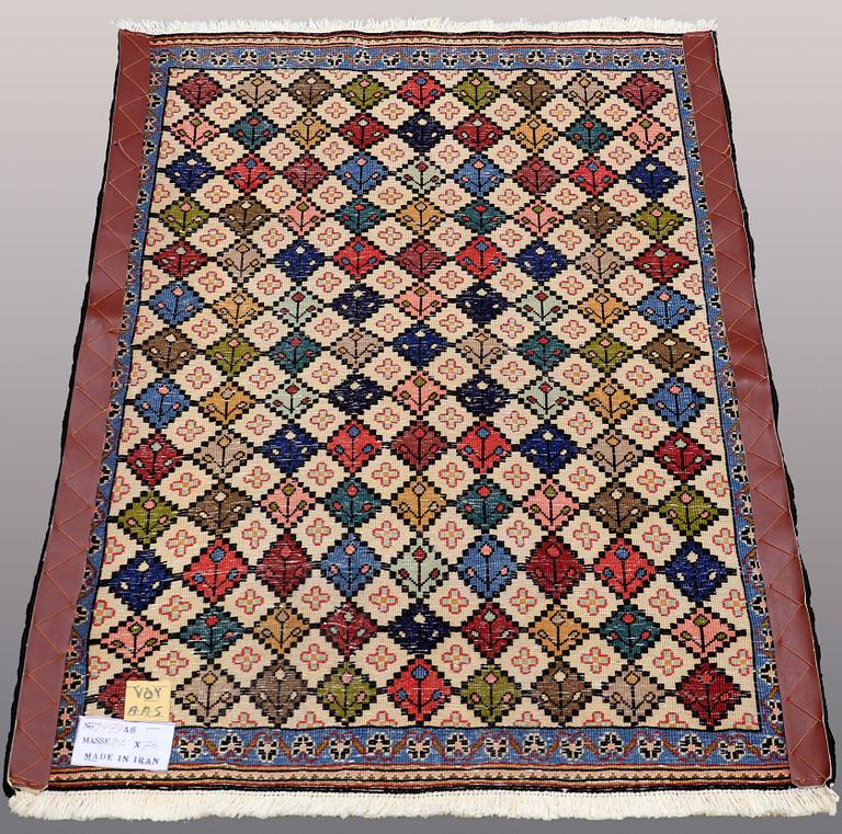 Two Sarouk rugs, ca 105 x 75 resp 101 x 70 cm.