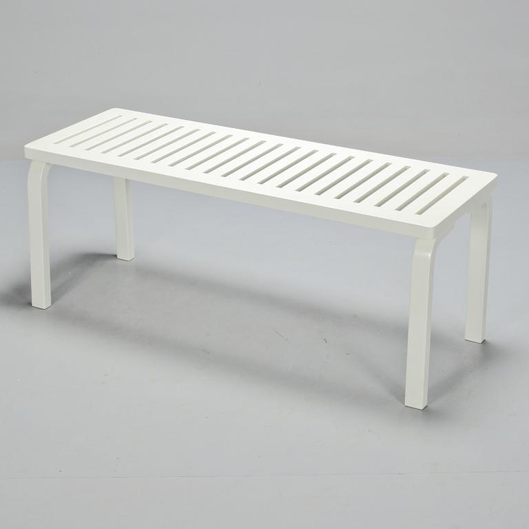 BÄNK, modell 153A, Alvar Aalto, Artek, Finland, modellen formgiven 1945.