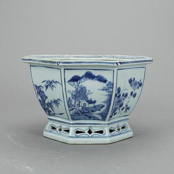 YTTERFODER, porslin, Kina, 1900-tal.