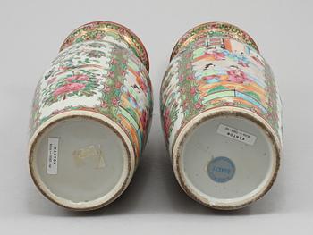 VASER, ett par, porslin, Kanton, Kina, sent 1800-tal.