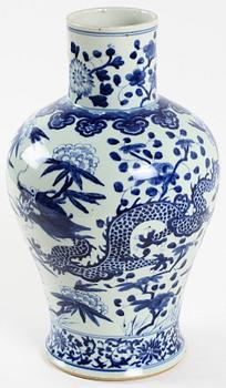 VAS, porslin, Kina, 1800/1900-tal.