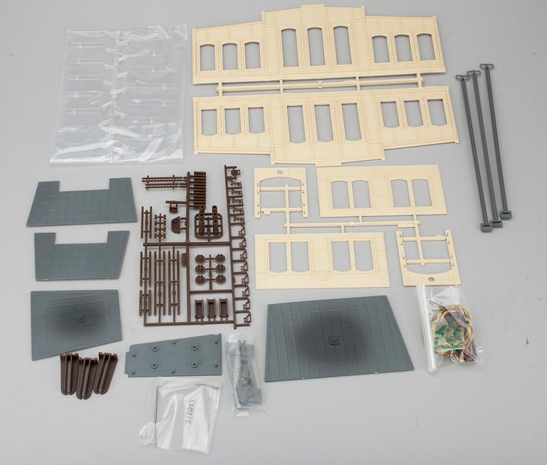 LOKOMOTIV, 2 st, TÅGVAGNAR samt DEPÅ, Märklin, Tyskland.