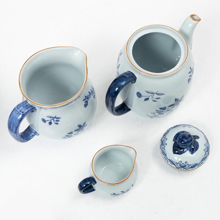 Matservis, 75 delar, "Ostindia", Rörstrand, samt en kinesisk tallrik, exportporslin, mönsterförlaga till "Ostindia".