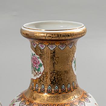 Floor vases, 1 pair, China, 19th/20th century.