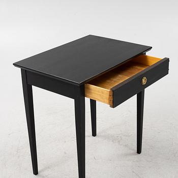 Bord med låda, gustaviansk stil, 1900-tal.