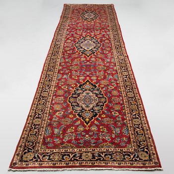 An oriental runner. Circa 413x97 cm.