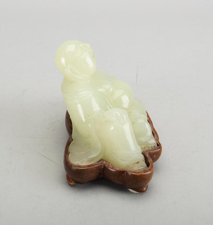 FIGURINER 3 st Kina 1900-tal nefrit.