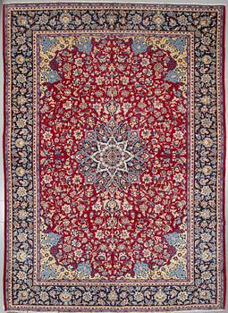 A Najafabad rug, 427 x 301 cm.