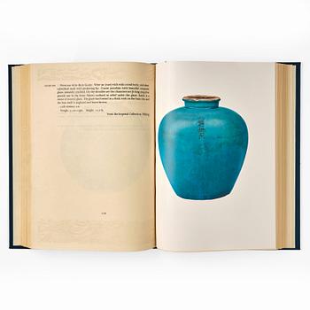 A catalogue of chinese pottery and porcelain in the Collection of Sir Percival David, by R.L. Hobson, 1934.