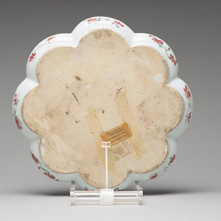 A famille rose flower shaped tray, Qing dynasty, Qianlong (1736-95).