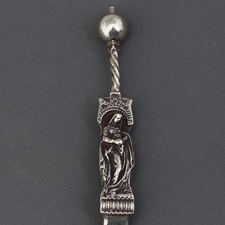 Sked med kulknopp, silver, ostämplad, 1800-talets slut / 1900-talets början.